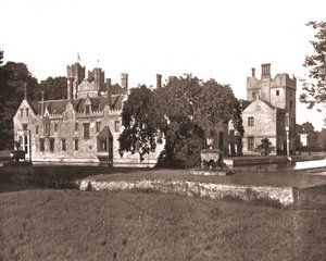 诺福克郡Oxburgh Hall，1894年。 作者 不明