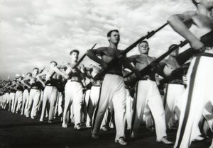苏联共产党青年游行，1930年代 作者 不明