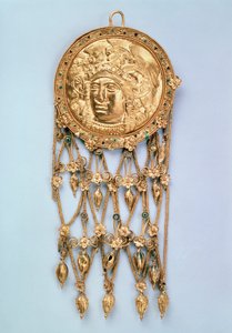 雅典娜·帕特诺斯（Athena Parthenos）头饰吊坠，公元前4世纪初 作者 不明