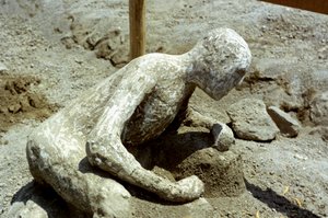 公元79年被庞贝喷发杀死的人 作者 不明