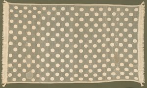 秘鲁纺织品：地幔或悬吊，缠腰布，头巾，软垫帽子，流苏带，1200至1460年代。 作者 不明