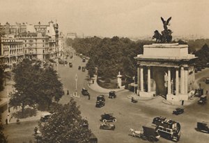 皮卡迪利（Piccadilly）和宪法山四合院（Quadriga），约建于1935年。 作者 不明