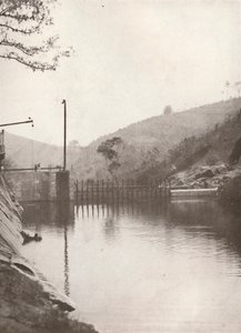 1914年，里约轻工与电力工程上游的Pirahy导流大坝 作者 不明
