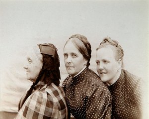 三女肖像，俄罗斯，1890年代 作者 不明