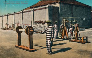 菲律宾马尼拉比尔比德监狱的大麻绳囚犯，摄于1900年 作者 不明