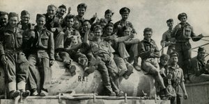 皇家空军地勤人员：的黎波里塔尼亚，c1942-1943，1945年。 作者 不明