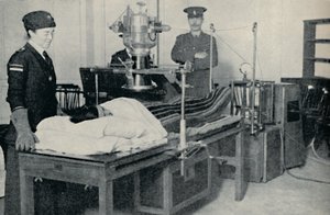 揭示身体秘密凹部的光芒，c1935年 作者 不明