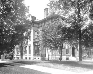 美国印第安纳州印第安纳波利斯的前总统哈里森的住所，c1900年。 作者 不明