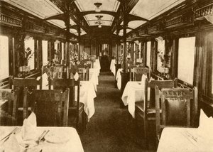 乘坐长途火车的餐厅车，南非铁路，1930年。 作者 不明
