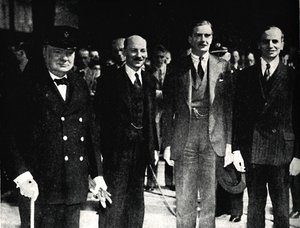 1942年6月27日，从美国返回伦敦，1945年。 作者 不明