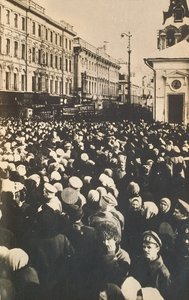 俄罗斯莫斯科特维尔大街（Tverskaya）的革命人群，c1905-c1917 作者 不明