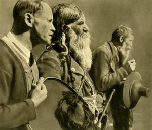 祈祷的步枪兵，奥地利蒂罗尔，大约1935年。 作者 不明