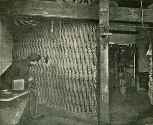 1901年，在按下炸药棉时用于保护的绳网。 作者 不明