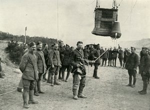 1919年，法国皇家野战炮风筝气球是我们枪支的眼睛。 作者 不明