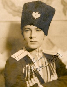 鲁道夫·瓦伦蒂诺（Rudolph Valentino）1895-1926年，意大利演员，约1920年代 作者 不明
