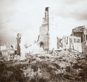 法国北部Chauny，损毁的教堂，c1914-c1918 作者 不明