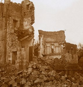 法国北部特雷索沃（Trésauvaux）废墟的教堂，c1914-c1918 作者 不明