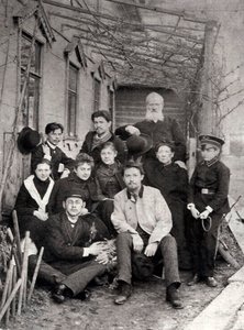 俄罗斯作家安东·契kh夫与家人和朋友，1890年 作者 不明