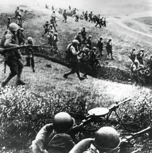 1942年9月，高加索北部莫兹多克地区的反击中的俄罗斯军队 作者 不明