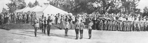 1914年7月22日，俄罗斯军队向克拉斯诺耶·塞洛的沙皇尼古拉二世致敬 作者 不明