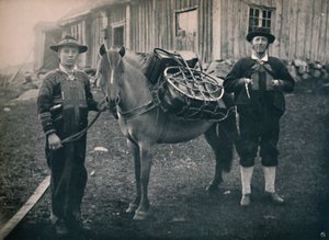 Saetersdalen高地人与Pack-Horse，1914年。 作者 不明