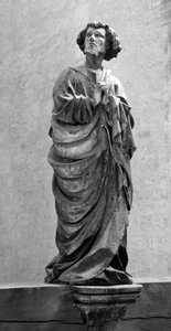 Saint John of Calvary匿名雕塑 Dim.150厘米 圣伊波利特学院，波利尼（汝拉）。 作者 不明