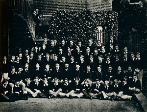 哈罗大学校舍，1887年，1945年。 作者 不明