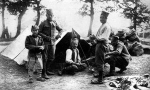 第一次世界大战，1914年，塞尔维亚士兵露营 作者 不明