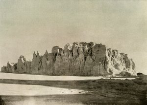 1909年，罗斯岛，开普恩伯恩角以南的锯齿状冰川边缘，摄于1909年。 作者 不明