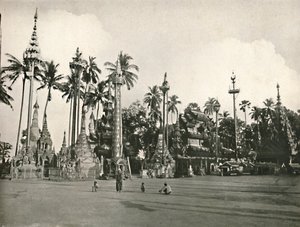 1900年仰光瑞达贡塔的神社。 作者 不明