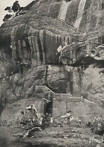 西吉里（Sigiri），向北攀爬所谓的Lowensteig，通过楼梯，梯子和栏杆进行更新 作者 不明