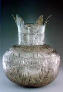 银石榴花瓶，出自公元前14世纪的图坦卡蒙墓 作者 不明