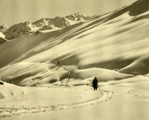 大约于1935年在奥地利巴特霍夫加施泰因附近的上Schlossalm滑雪。 作者 不明