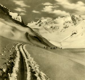 1935年，奥地利斯图拜阿尔卑斯山的Alpeiner Ferner冰川上滑雪。 作者 不明