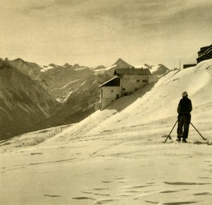 大约在1935年在奥地利的施密滕霍夫（Schmittenhöhe）滑雪。 作者 不明