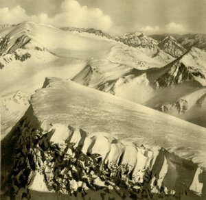 白雪覆盖的山脉，奥地利巴特霍夫加施泰因，约摄于1935年。 作者 不明