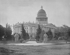 加利福尼亚萨克拉曼多的州议会大厦，建于1897年。 作者 不明