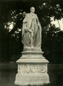 柯松勋爵（Lord Curzon）雕像在维多利亚纪念堂的地面上，1925年。 作者 不明