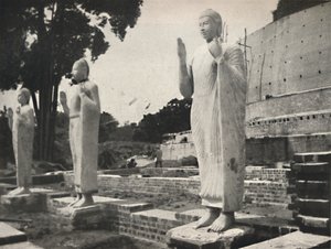 Ruwanwali Dagoba前面的石像，阿努拉德普勒，1926年恢复 作者 不明