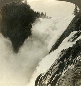 强大的Riukan Falls壮丽壮丽，始于800英尺高的下降点，挪威，建于1905年。 作者 不明