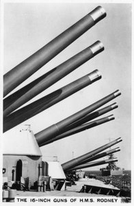 HMS Rodney战舰的16英寸炮，1937年 作者 不明