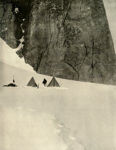 花岗岩柱下的营地，距下冰川仓库半英里... 1909年1月27日， 作者 不明