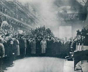 沙皇，摄于1914年伟大的Putiloff弹药和工程工作的工人中 作者 不明