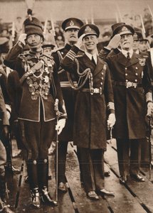 1925年，约克公爵和亨利亲王在朴茨茅斯欢迎威尔士亲王 作者 不明