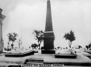 马克西莫·戈麦斯的坟墓，1920年代 作者 不明