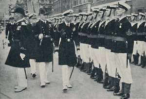 1937年，国王在朴次茅斯开启海军周。 作者 不明