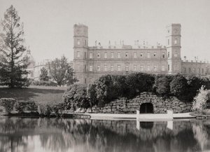 1870年代至1880年代加特契纳宫的主立面 作者 不明