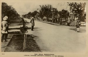拉瓦尔品第购物中心-远处的托沃兹·洛克哈特纪念堂（c1918-c1939）。 作者 不明
