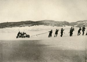 船只归还后的“软雪中的汽车”，c1908，1909年。 作者 不明