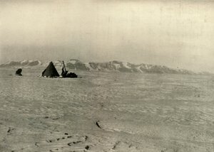 亚历山德拉女王山脉（Queen Alexandra Range），拍摄于冰川下，1909年，1909年 作者 不明